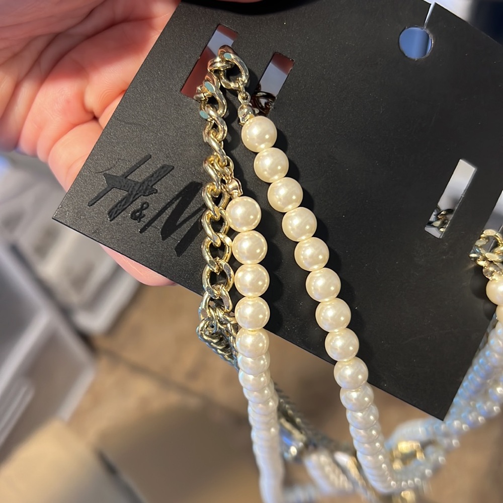 H&M statement necklace! - Picture 4 of 5